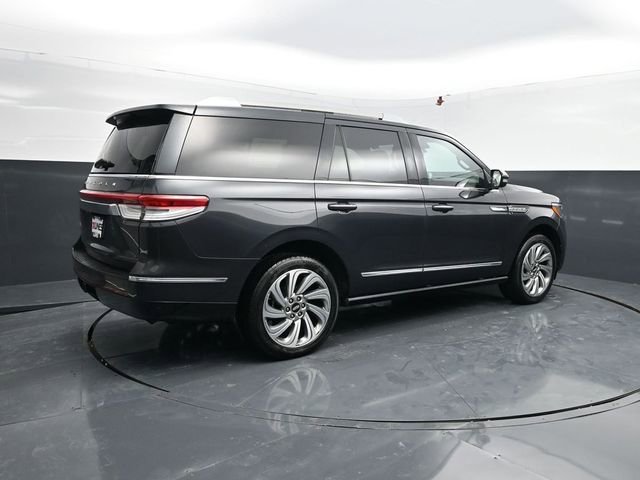 Used 2023 Lincoln Navigator Reserve image 9