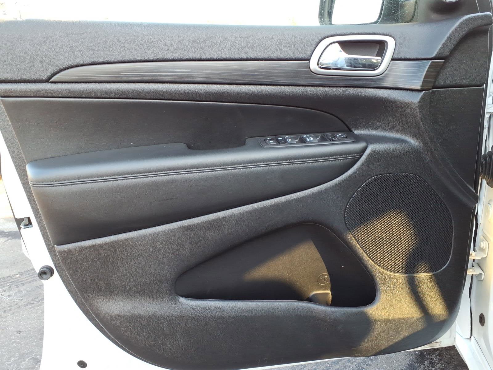 Used 2022 Jeep Grand Cherokee Laredo X image 10