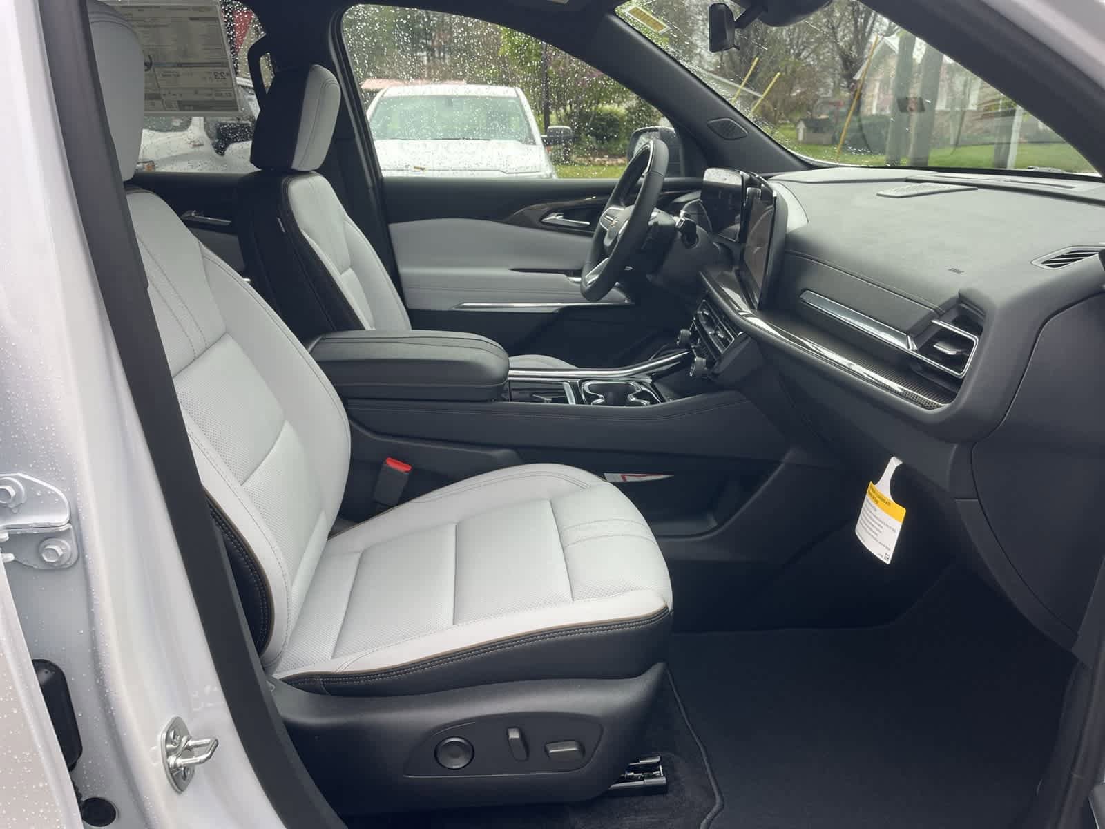 New 2025 Chevrolet Traverse High Country FWD image 28