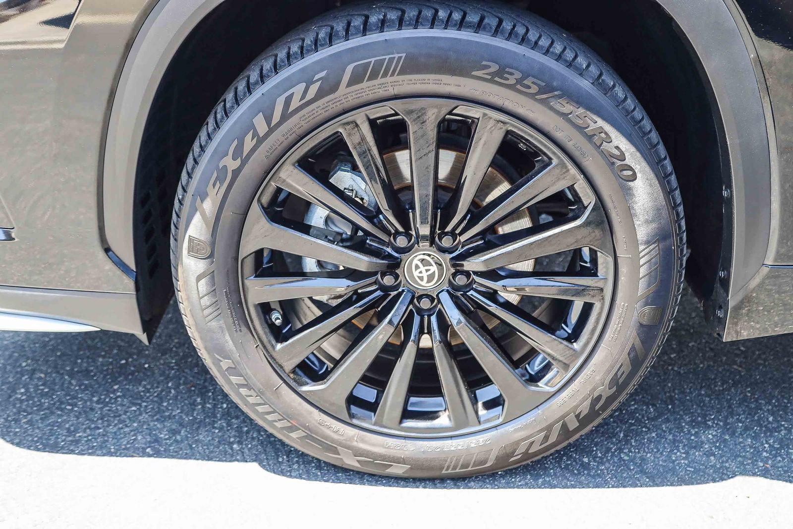 Used 2025 Toyota Highlander XSE AWD/4WD image 9