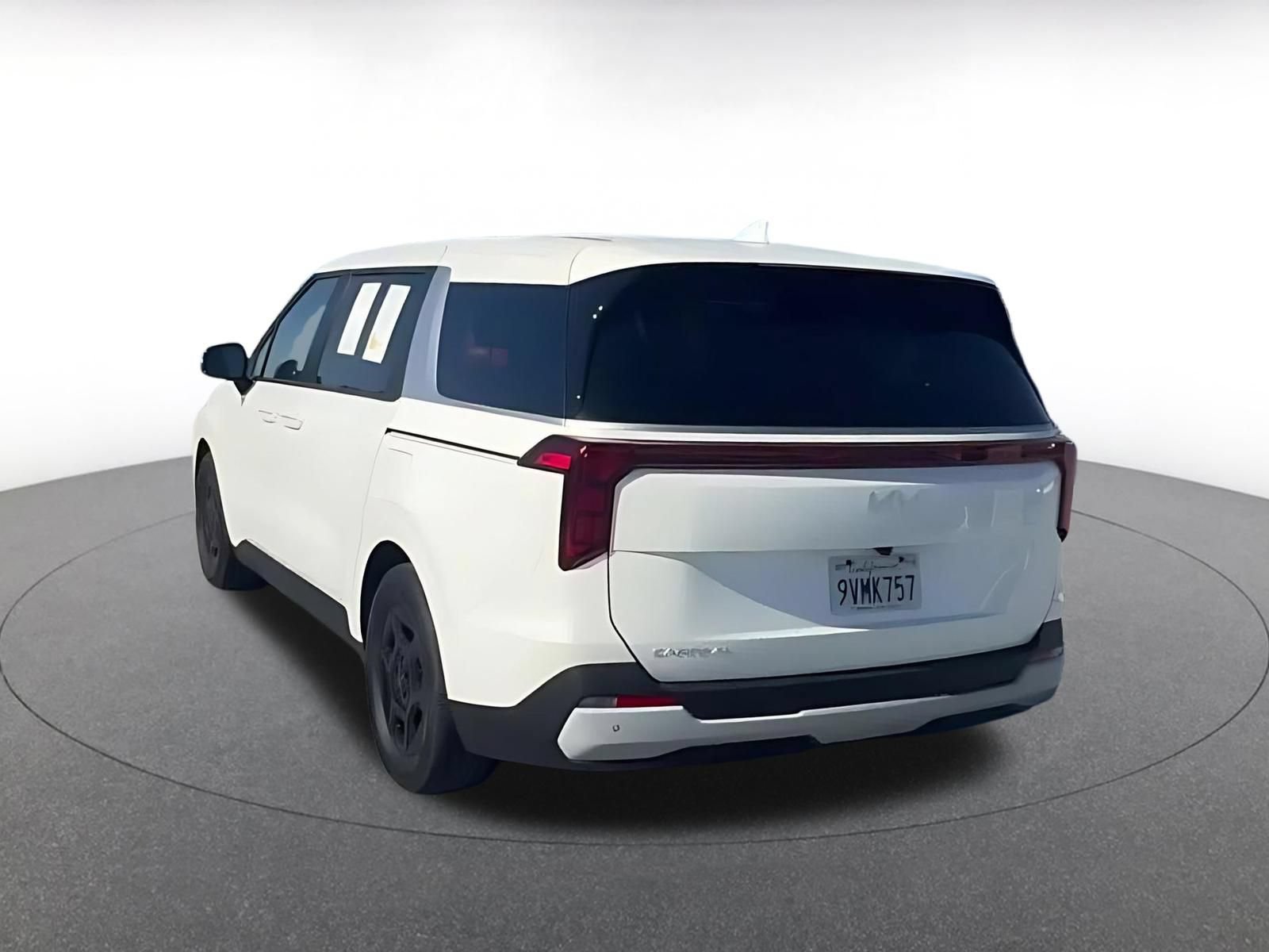 Used 2026 Kia Carnival FWD image 10