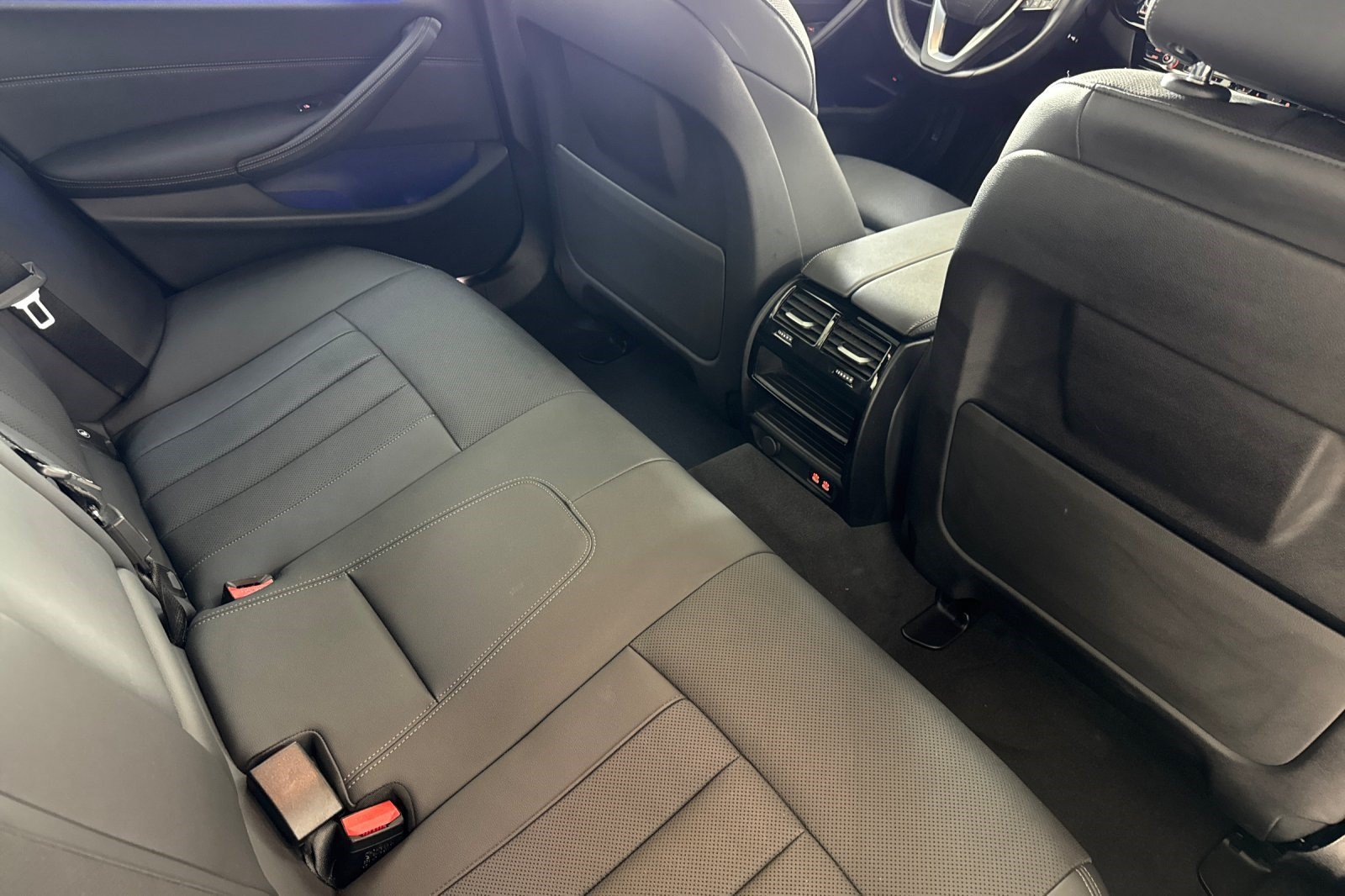 Certified 2023 BMW 530i w/ Convenience Package RWD image 32