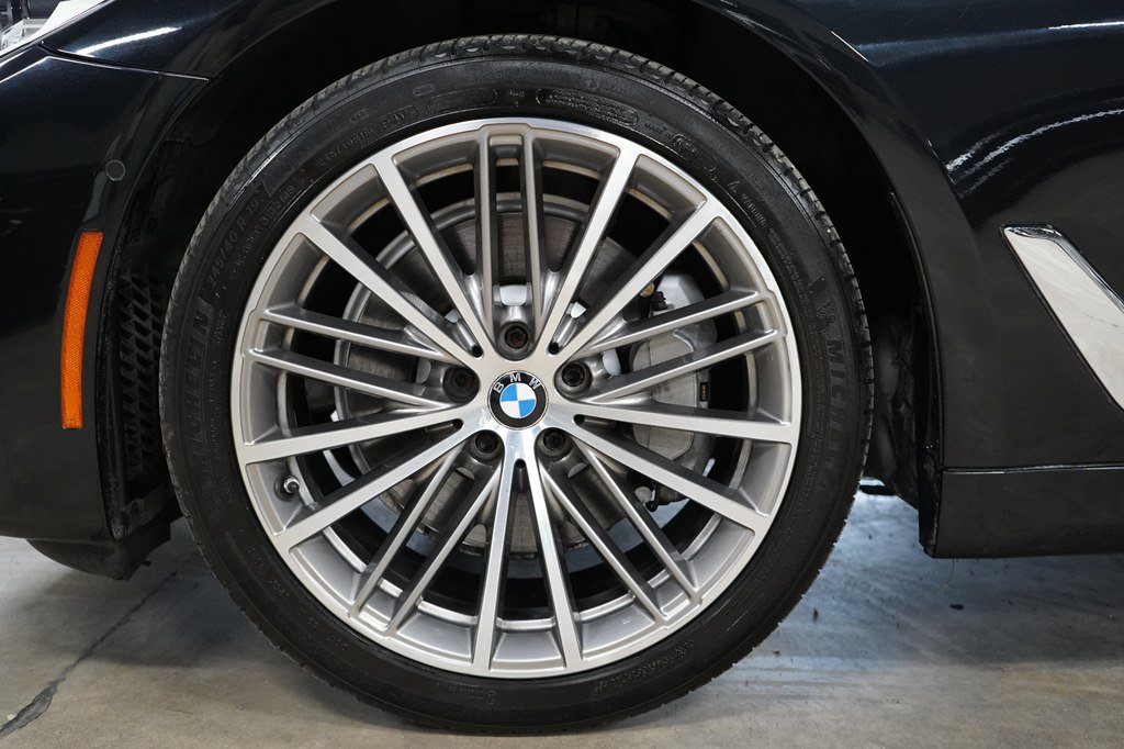 Used 2017 BMW 540i RWD image 33