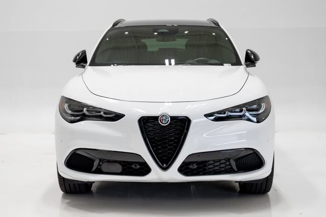 Used 2025 Alfa Romeo Stelvio Tributo Italiano w/ Driving Assist Package AWD/4WD image 4