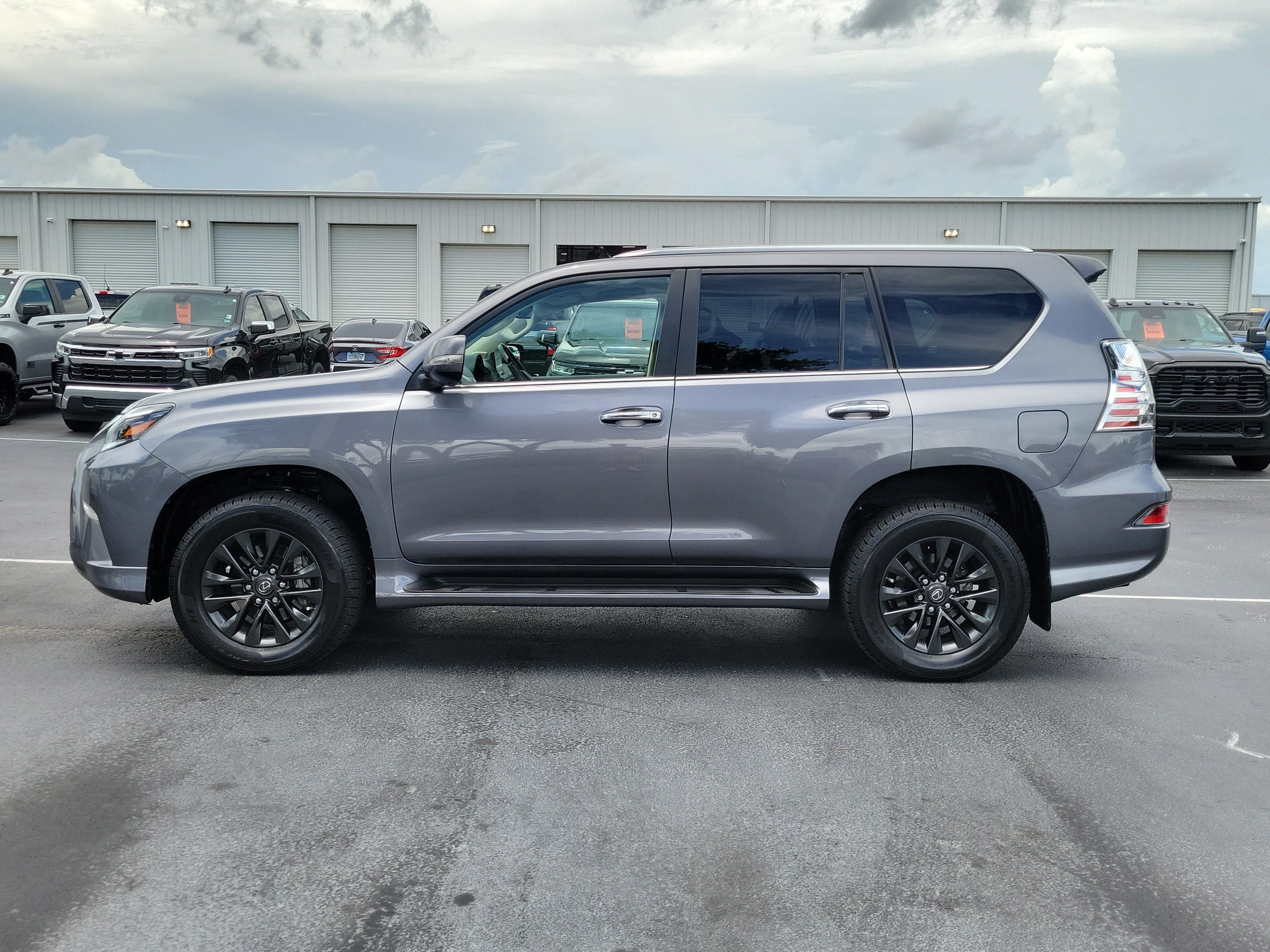 Used 2023 Lexus GX 460 Premium w/ Premium Package AWD/4WD image 6
