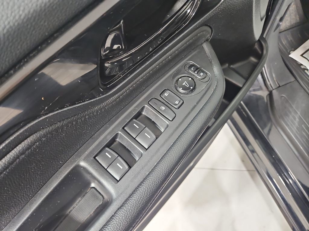 Used 2023 Honda Odyssey Touring image 11