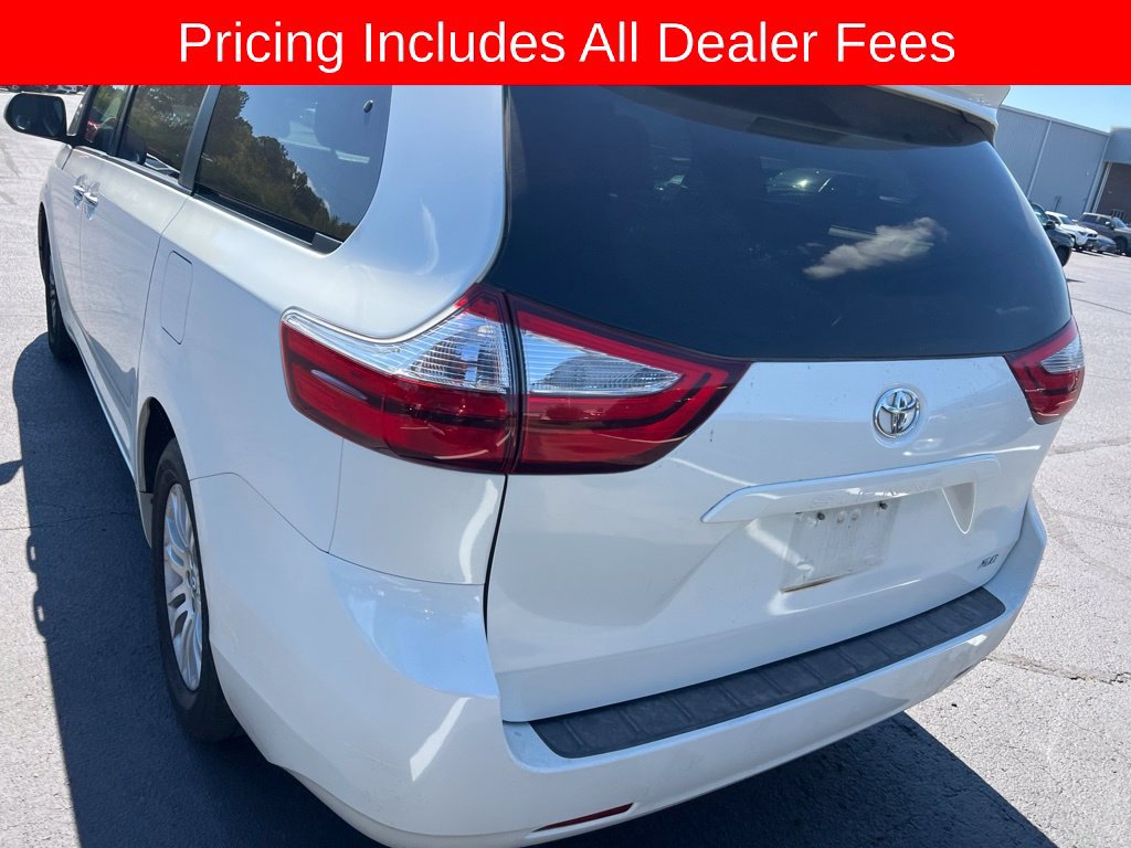 Used 2017 Toyota Sienna XLE FWD image 24
