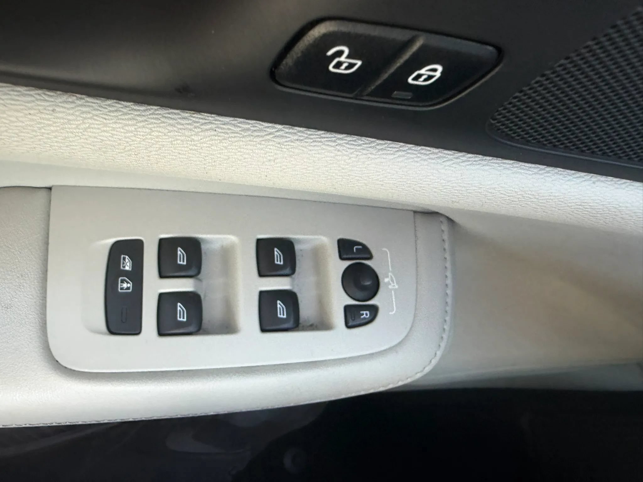 Used 2023 Volvo S60 B5 Plus FWD image 21