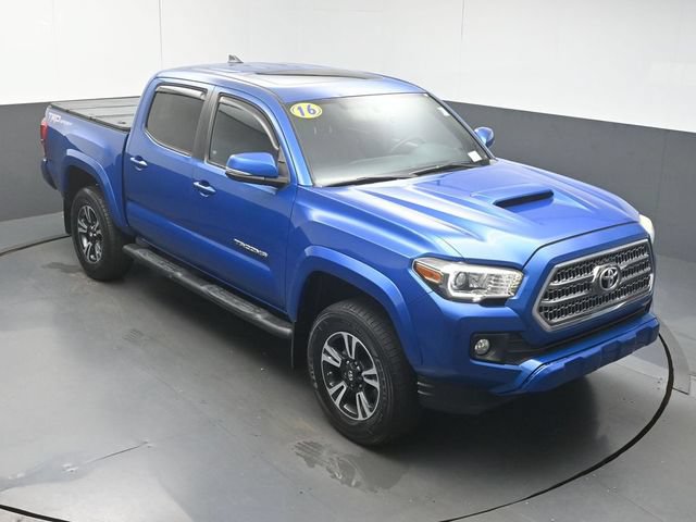 Used 2016 Toyota Tacoma TRD Sport w/ Premium & Technology Package RWD image 41