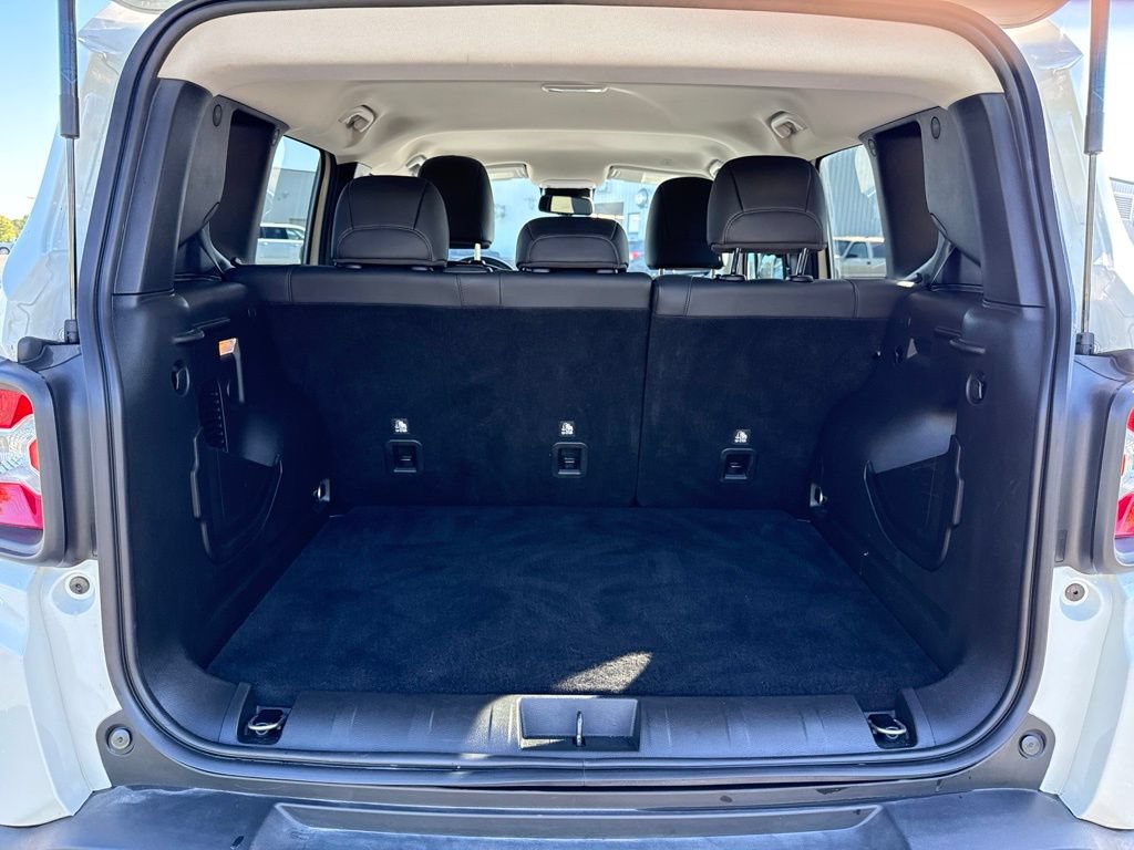 Used 2023 Jeep Renegade Trailhawk w/ Trailhawk Elite Group AWD/4WD image 17