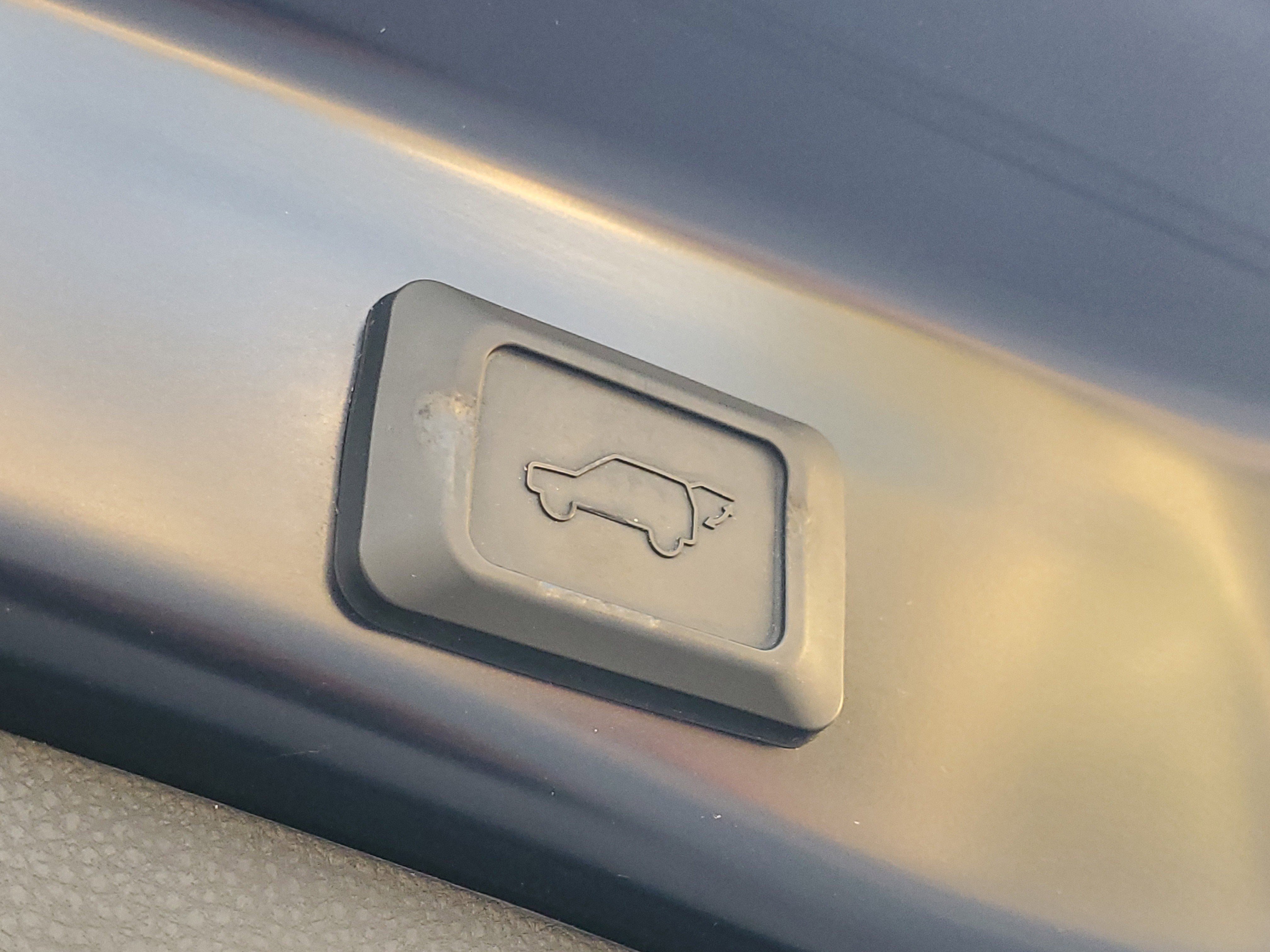 Used 2024 Toyota RAV4 XLE Premium image 10