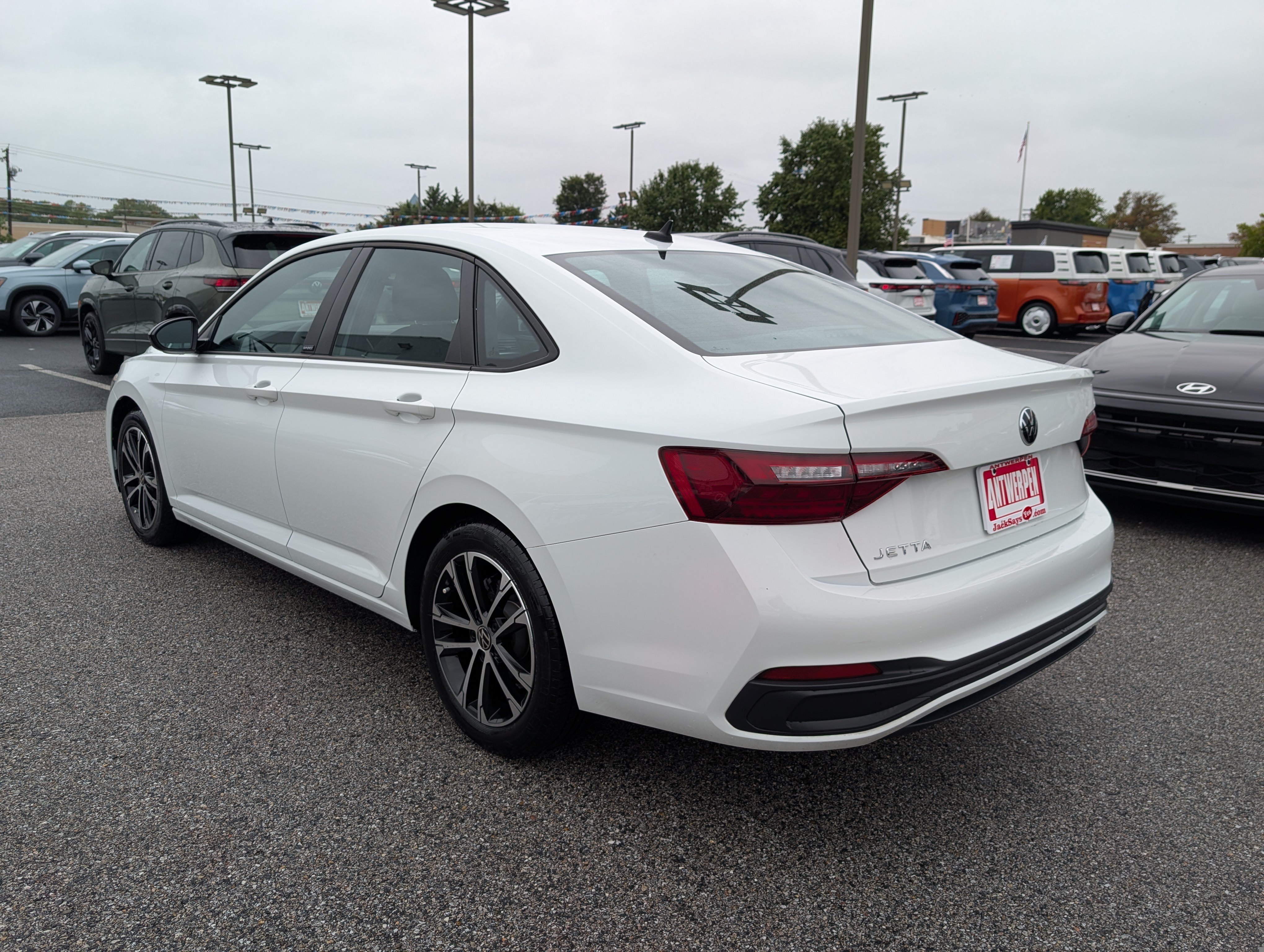Used 2024 Volkswagen Jetta Sport FWD image 5