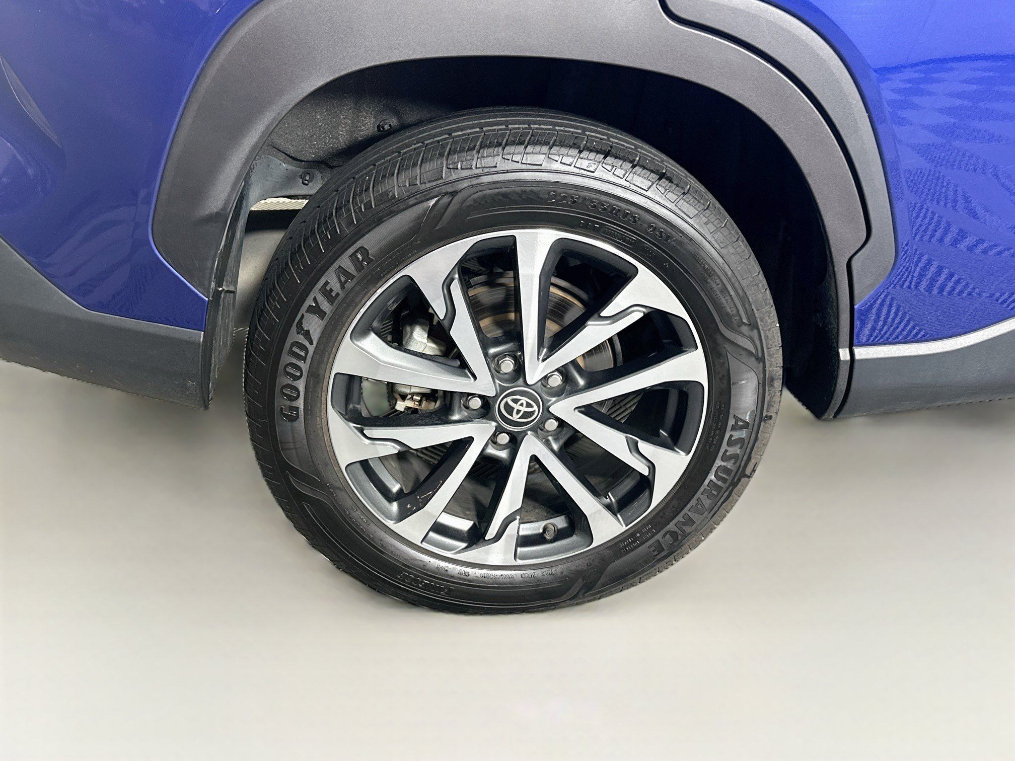 Used 2025 Toyota Corolla Cross XLE FWD image 11