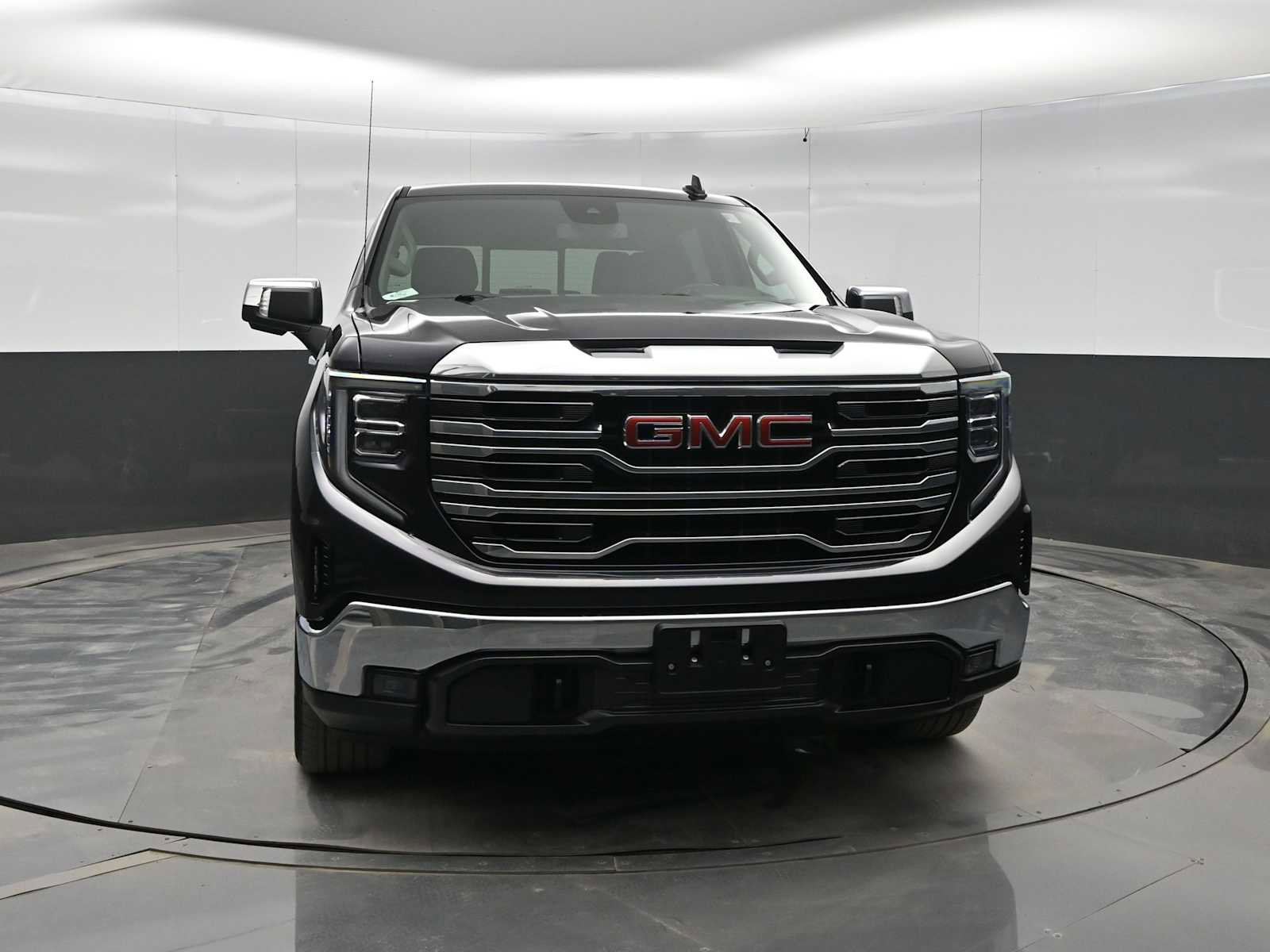 Used 2022 GMC Sierra 1500 SLT w/ SLT Convenience Package image 2