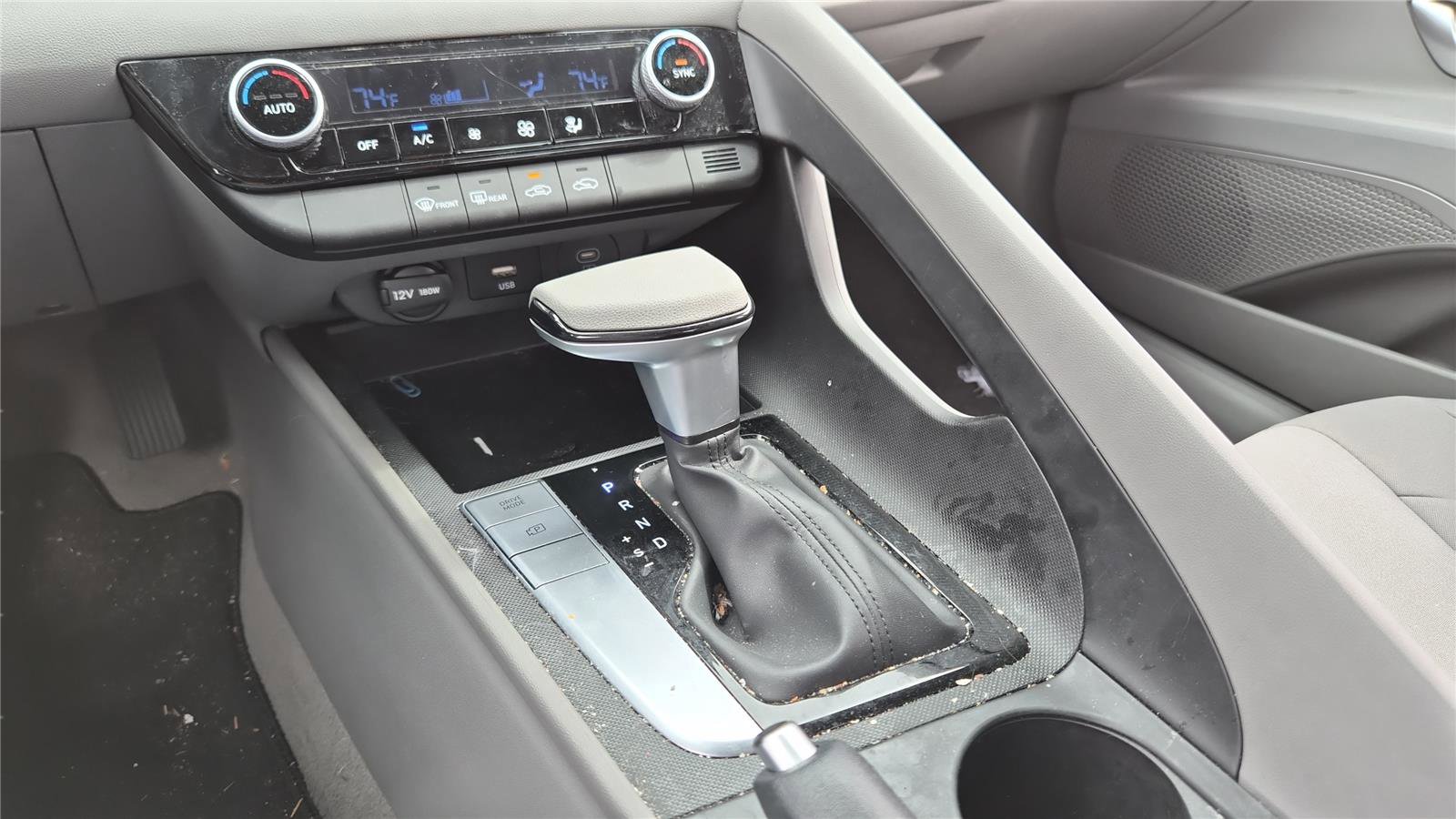 Used 2024 Hyundai Elantra SEL FWD image 21