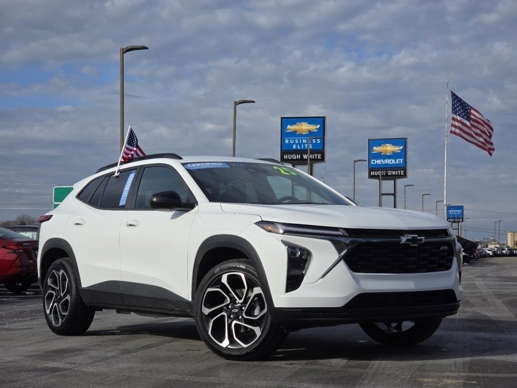 Certified 2025 Chevrolet Trax RS w/ Driver Confidence Package image 2