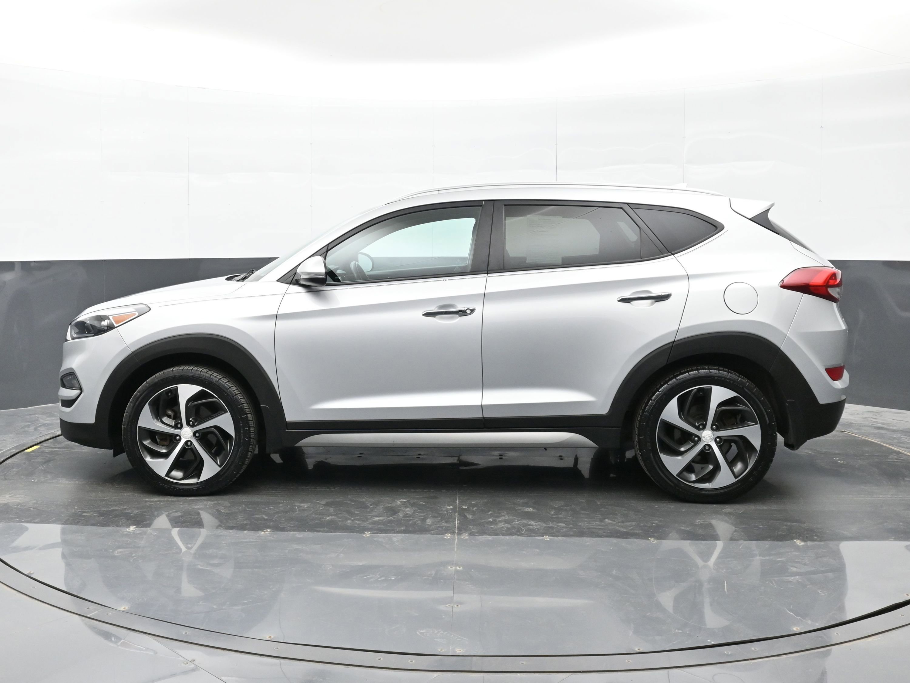 Used 2017 Hyundai Tucson Limited AWD/4WD image 9