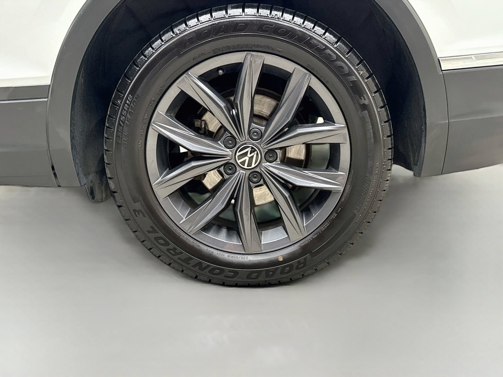 Used 2022 Volkswagen Tiguan SE AWD/4WD image 31