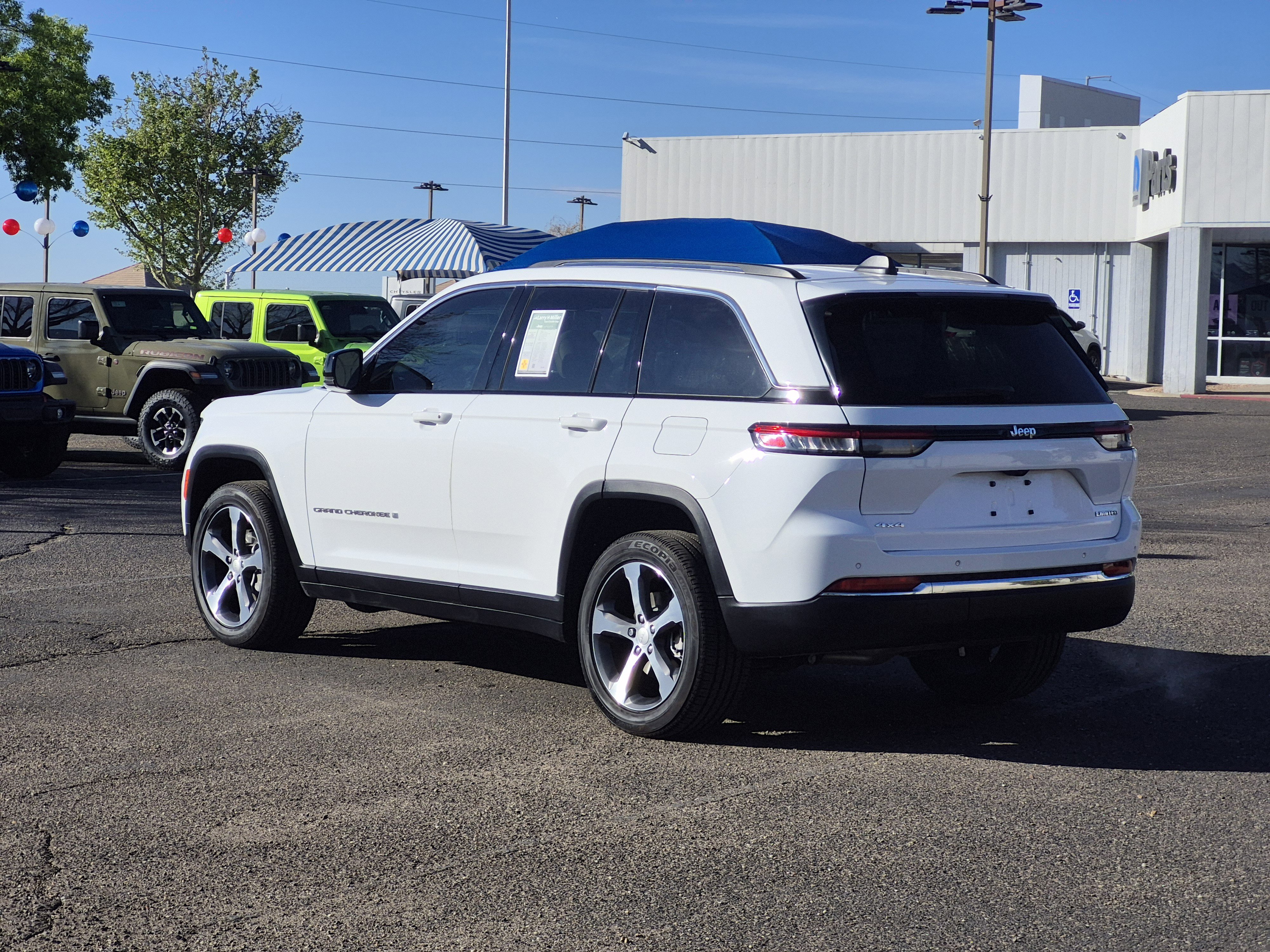 Certified 2023 Jeep Grand Cherokee Limited w/ Trailer Tow Prep Group (B) AWD/4WD image 5