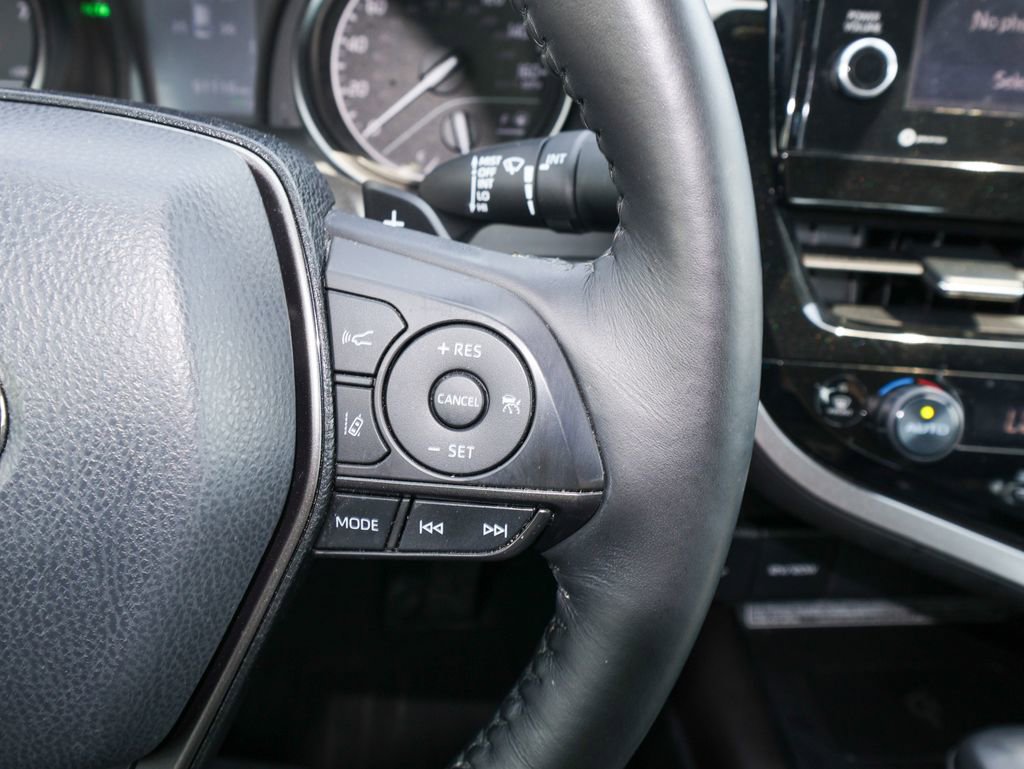 Used 2021 Toyota Camry SE w/ Cold Weather Package FWD image 19