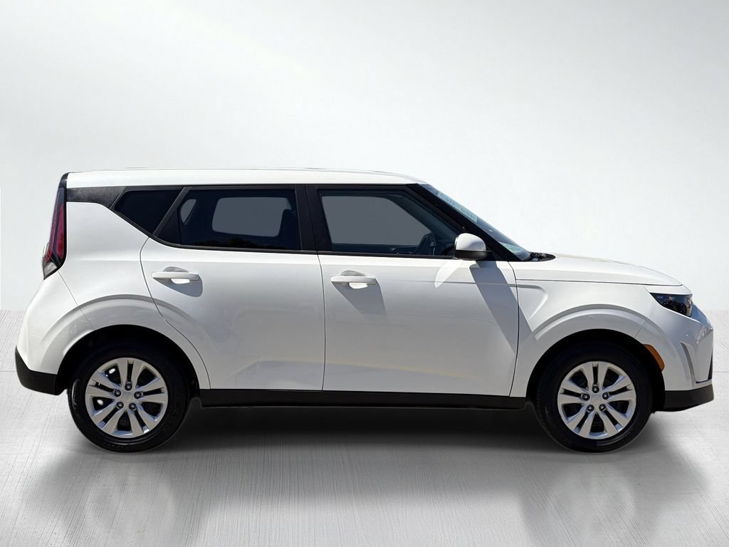Used 2025 Kia Soul LX FWD image 10