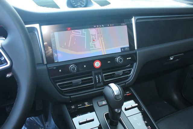 New 2026 Porsche Macan GTS image 17