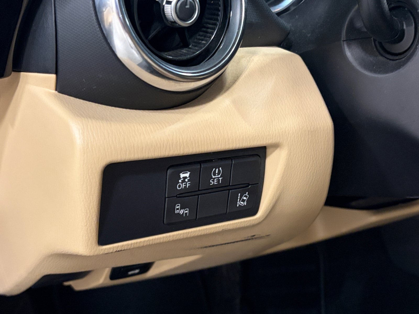 Used 2016 MAZDA MX-5 Miata Grand Touring RWD image 17