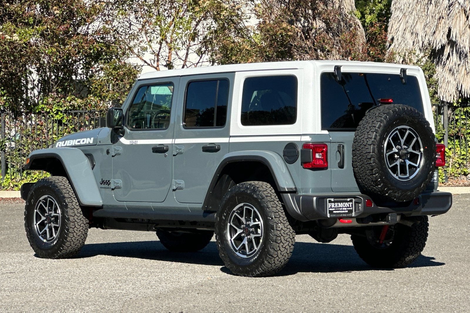 New 2026 Jeep Wrangler Unlimited Rubicon w/ Whitecap Package AWD/4WD image 5