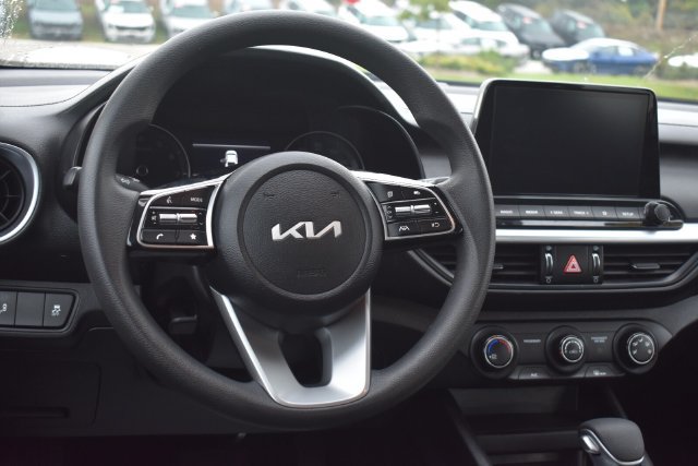 Used 2024 Kia Forte LXS w/ LXS Technology Package FWD image 16