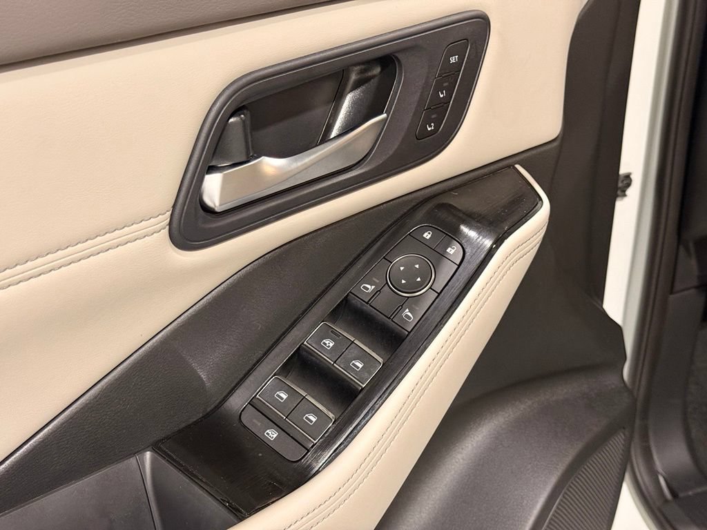 Used 2023 Nissan Rogue SL w/ SL Premium Package FWD image 15