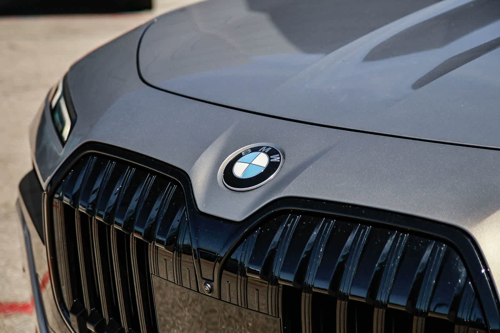Used 2024 BMW 740i w/ Premium Package image 11