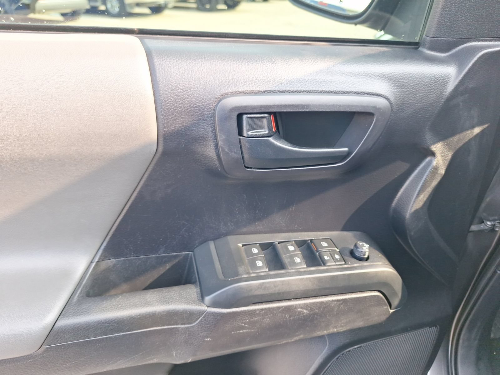 Used 2020 Toyota Tacoma SR w/ SR Convenience Package RWD image 14
