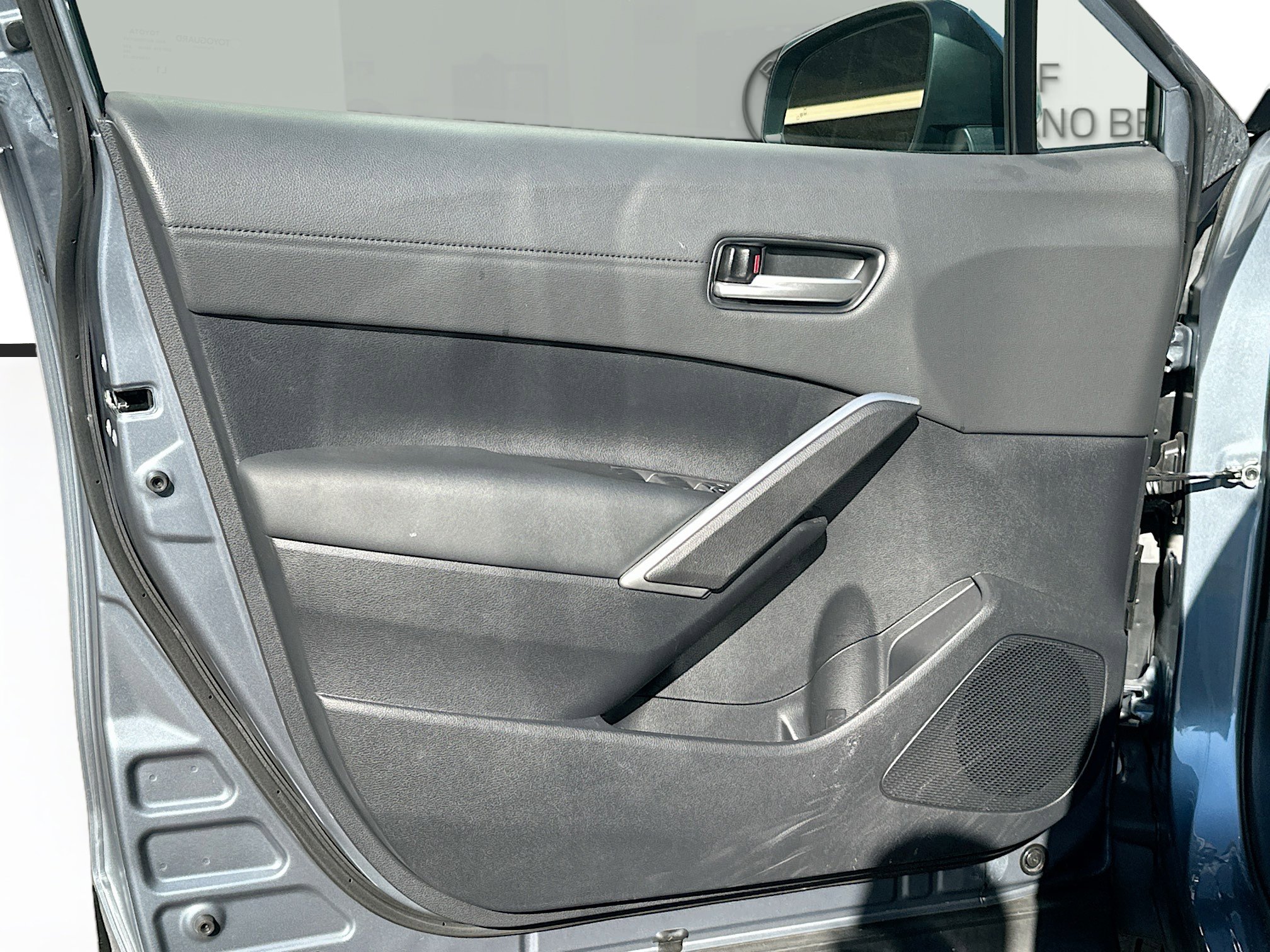 Used 2024 Toyota Corolla Cross XLE w/ Convenience Package image 21