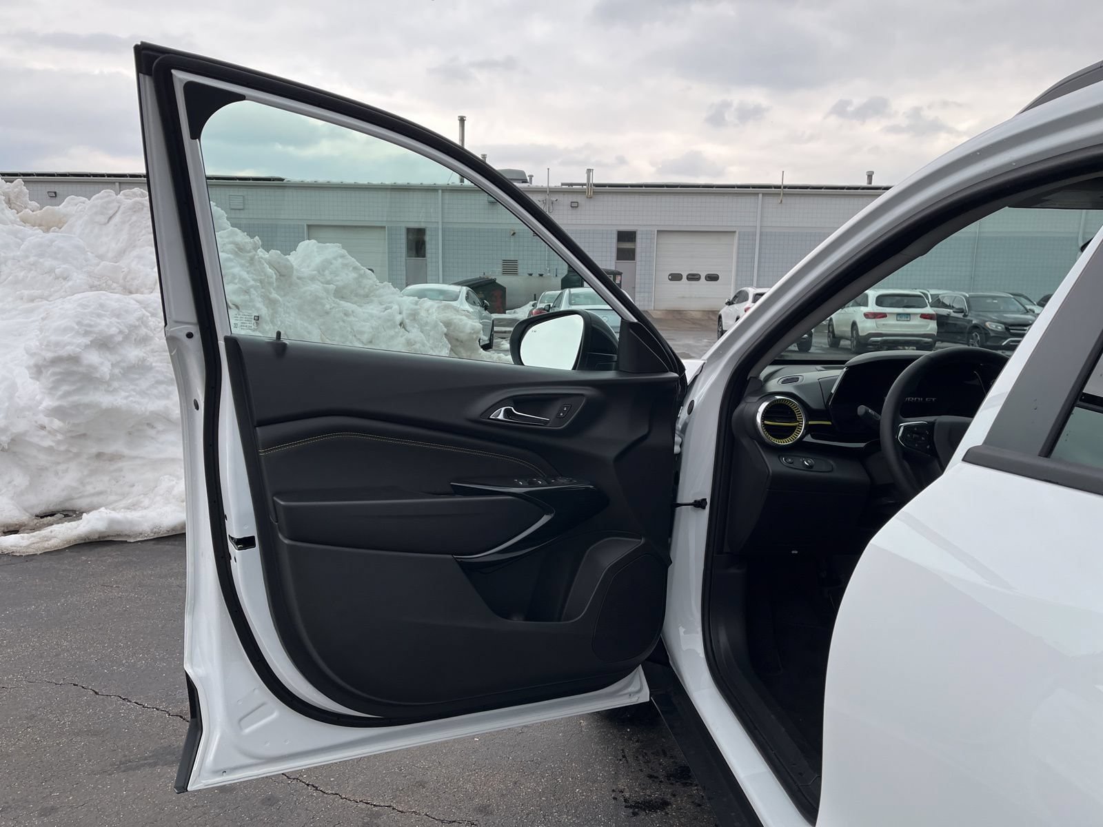 New 2026 Chevrolet Trax ACTIV w/ Sunroof Package FWD image 13