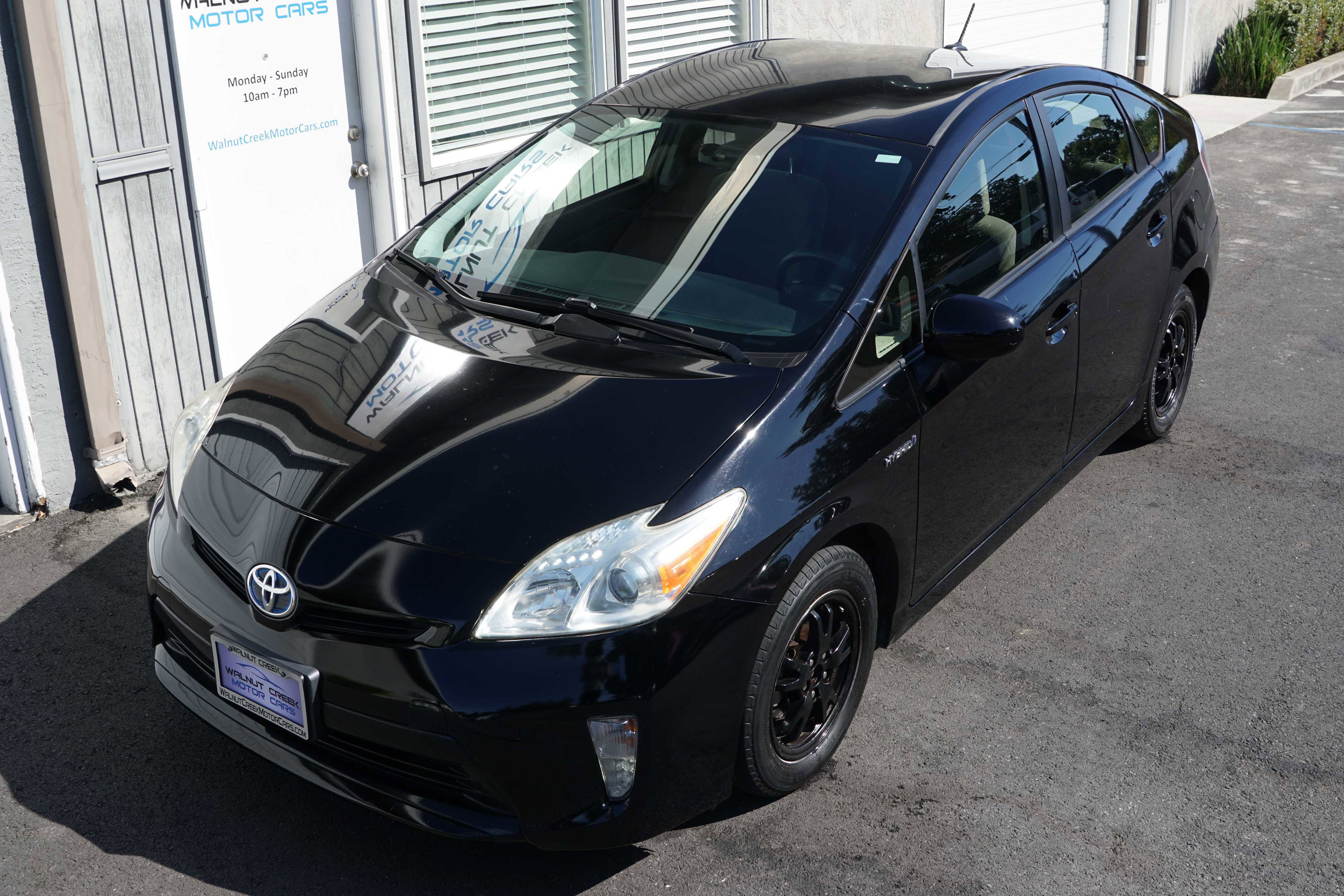 Used 2013 Toyota Prius Three image 2
