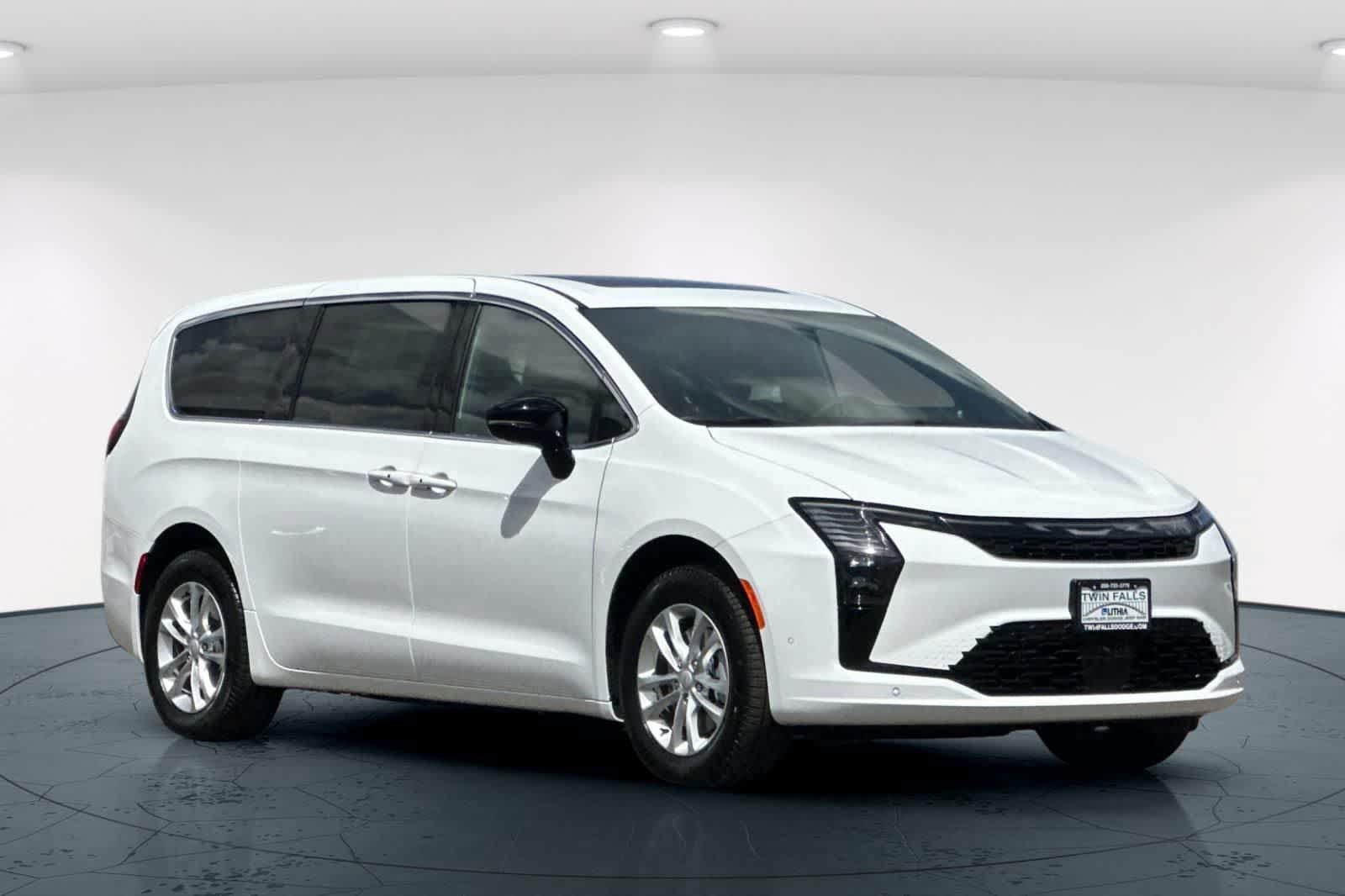 New 2027 Chrysler Pacifica Select w/ Family Tech Group AWD/4WD image 5