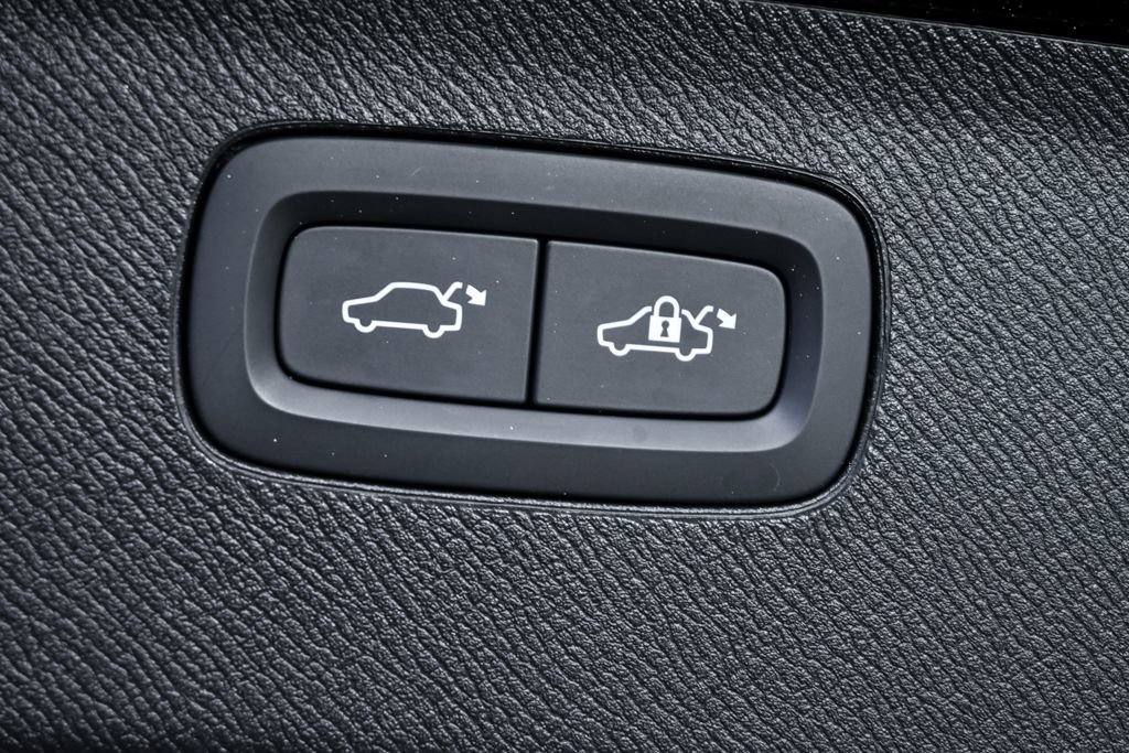 Certified 2024 Volvo XC90 T8 Core image 33