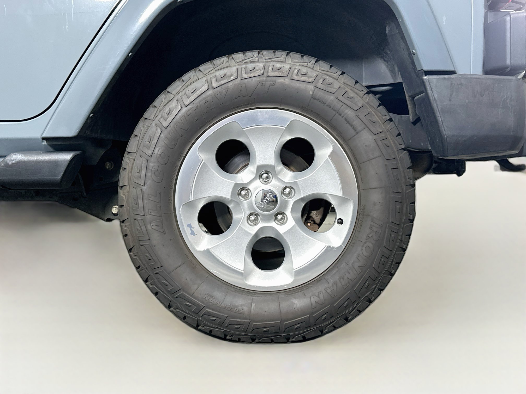 Used 2014 Jeep Wrangler Unlimited Sahara w/ Connectivity Group AWD/4WD image 11
