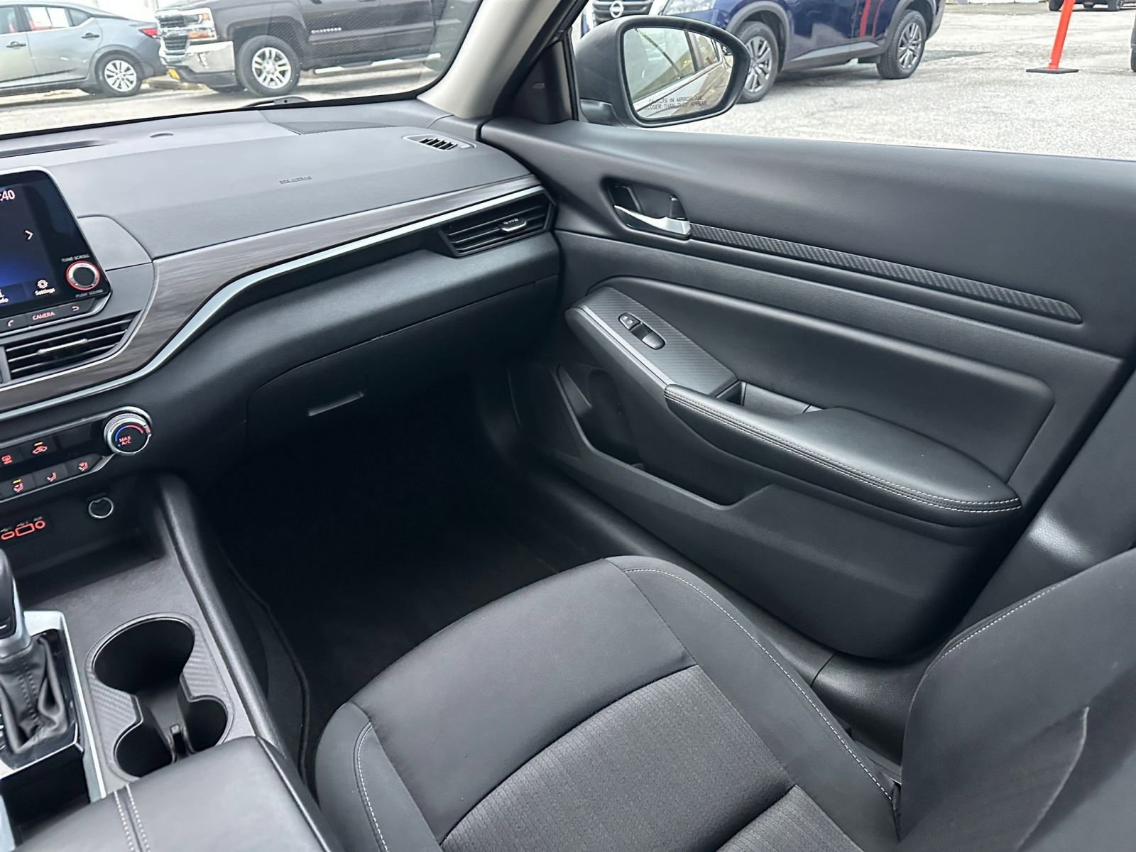 Used 2025 Nissan Altima 2.5 SV image 34