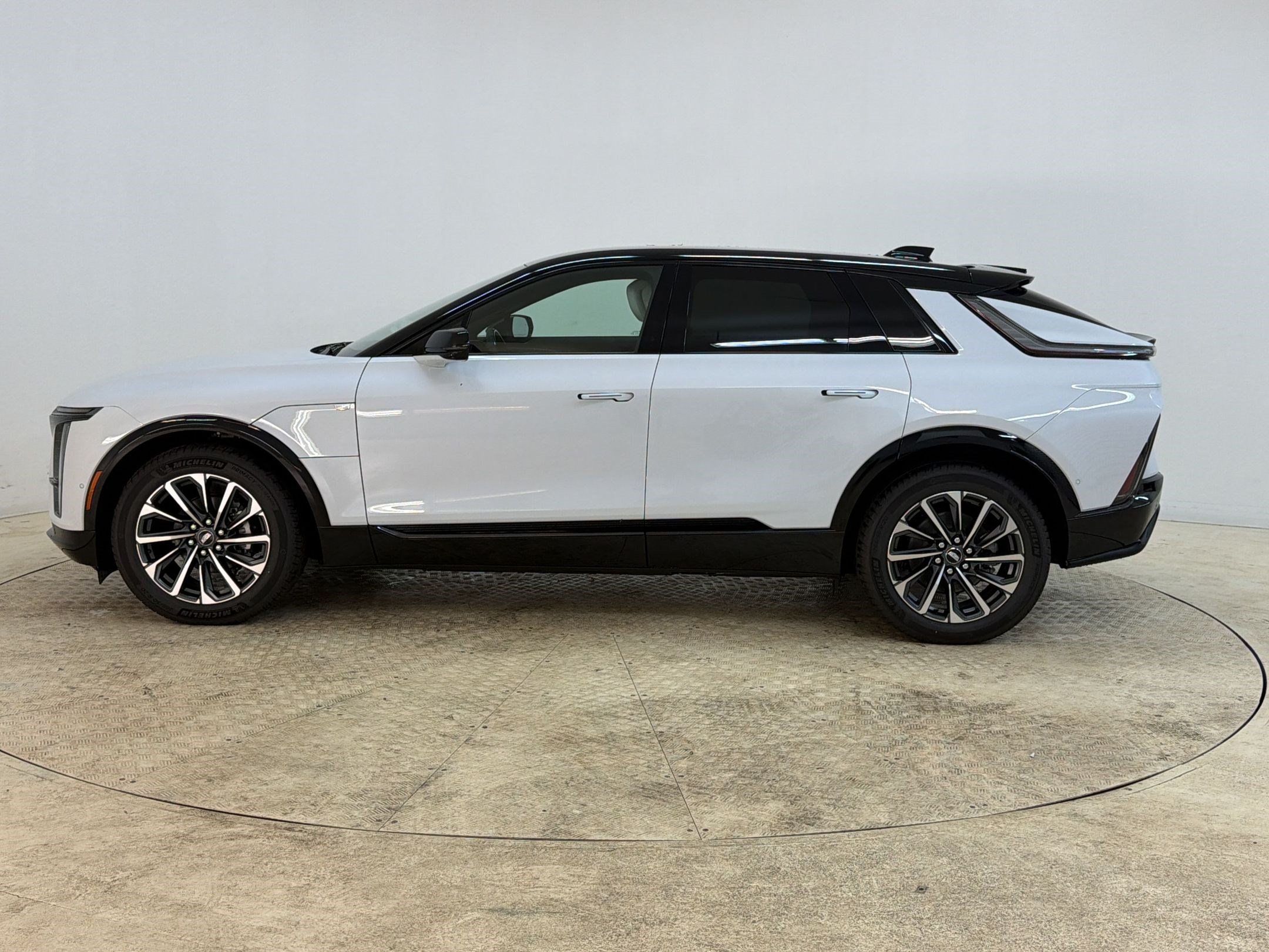 New 2026 Cadillac Lyriq Sport AWD/4WD image 2