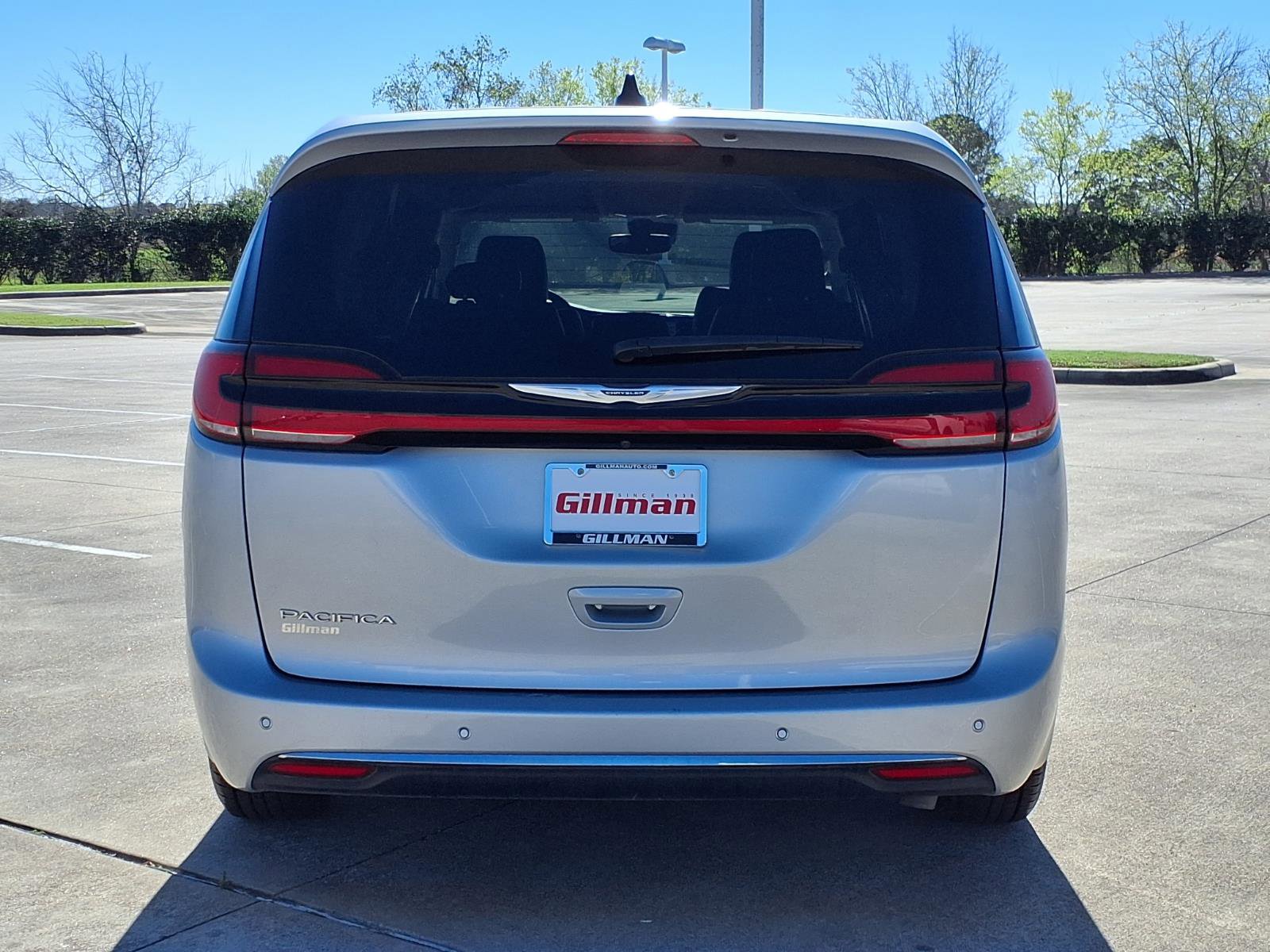 Used 2023 Chrysler Pacifica Touring-L FWD image 9