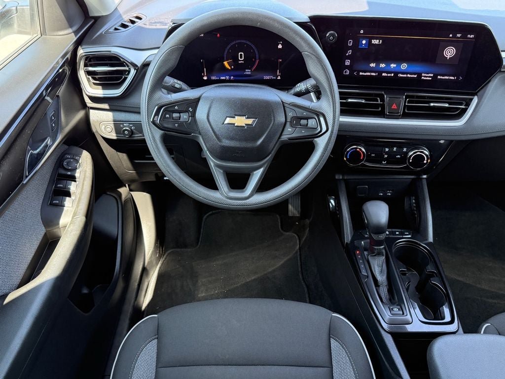 Used 2025 Chevrolet TrailBlazer LT AWD/4WD image 16