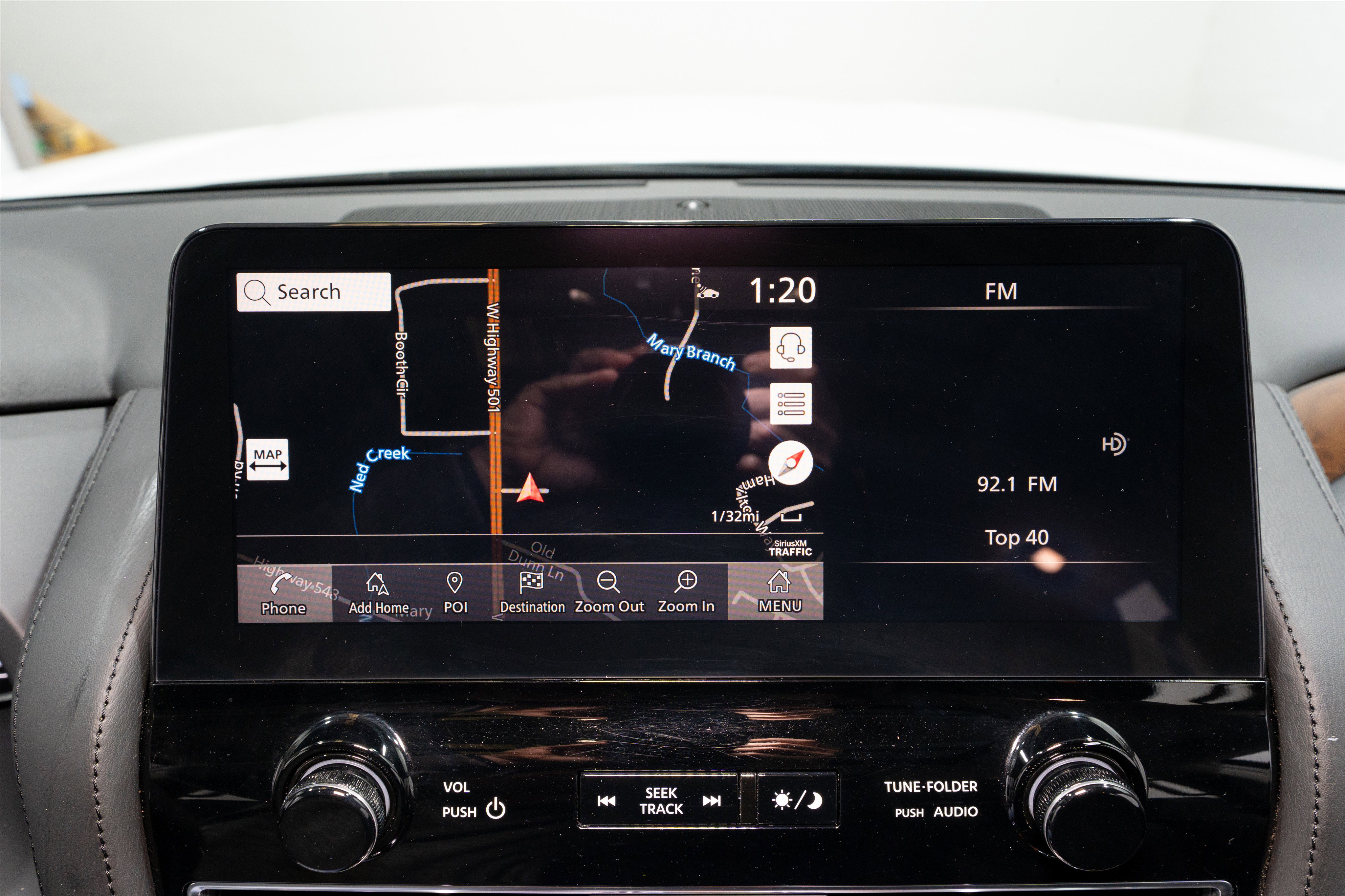 Used 2024 Nissan Armada SL w/ Captain's Chairs Package image 18