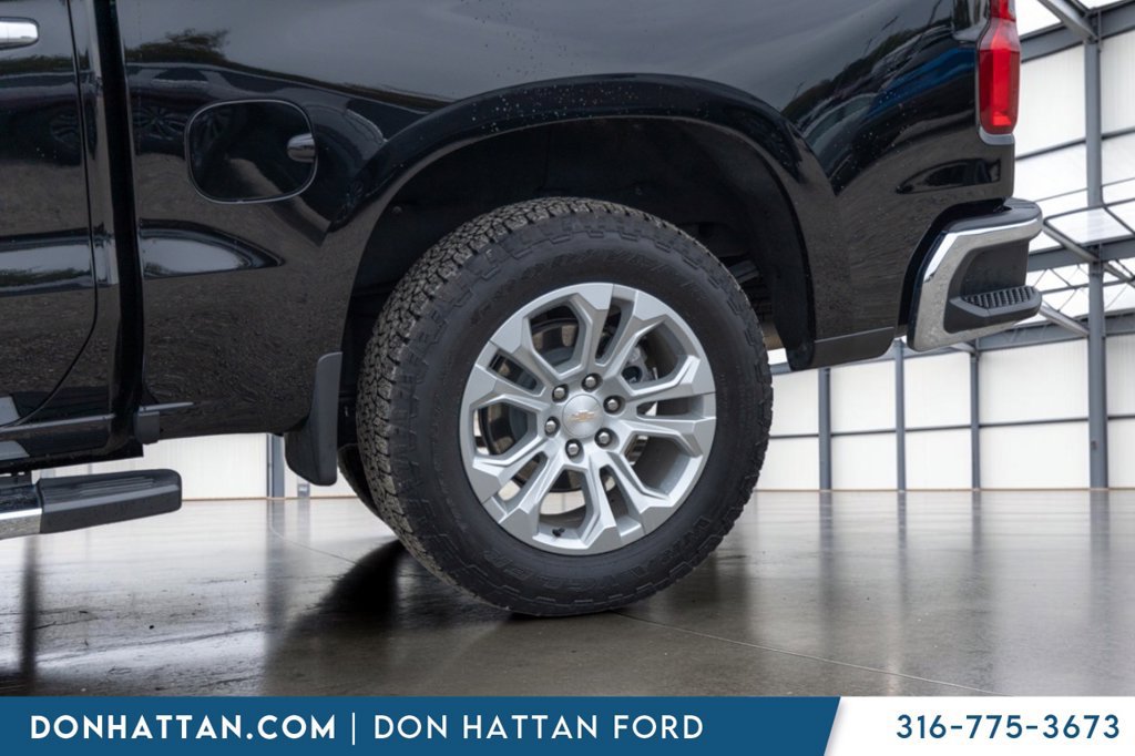 Used 2025 Chevrolet Silverado 1500 LTZ AWD/4WD image 31