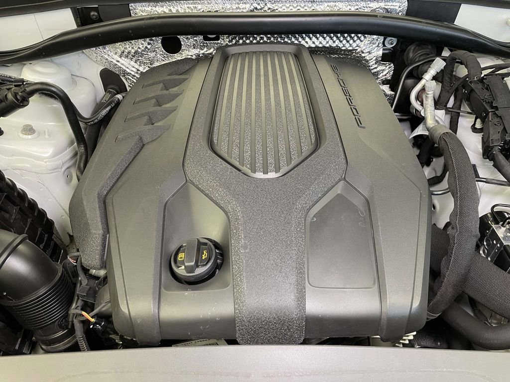 Certified 2025 Porsche Macan image 24