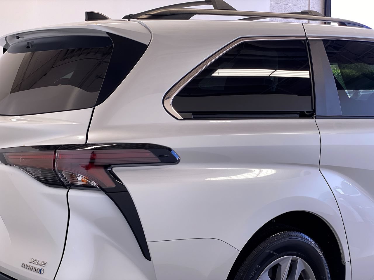 Used 2024 Toyota Sienna XLE w/ XLE Plus Package AWD/4WD image 10