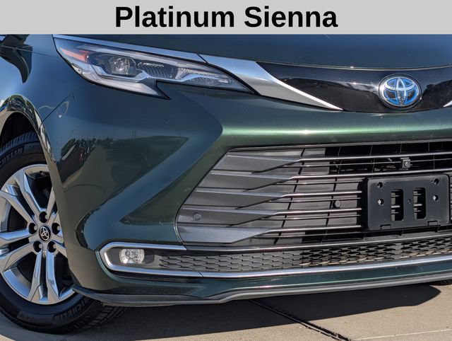 Used 2022 Toyota Sienna Platinum AWD/4WD image 3
