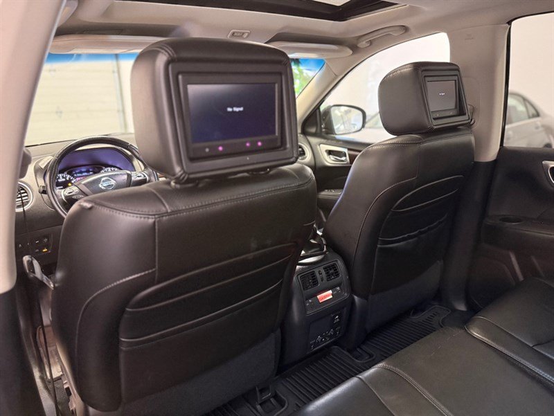 Used 2013 Nissan Pathfinder Platinum w/ Platinum Premium Pkg AWD/4WD image 18