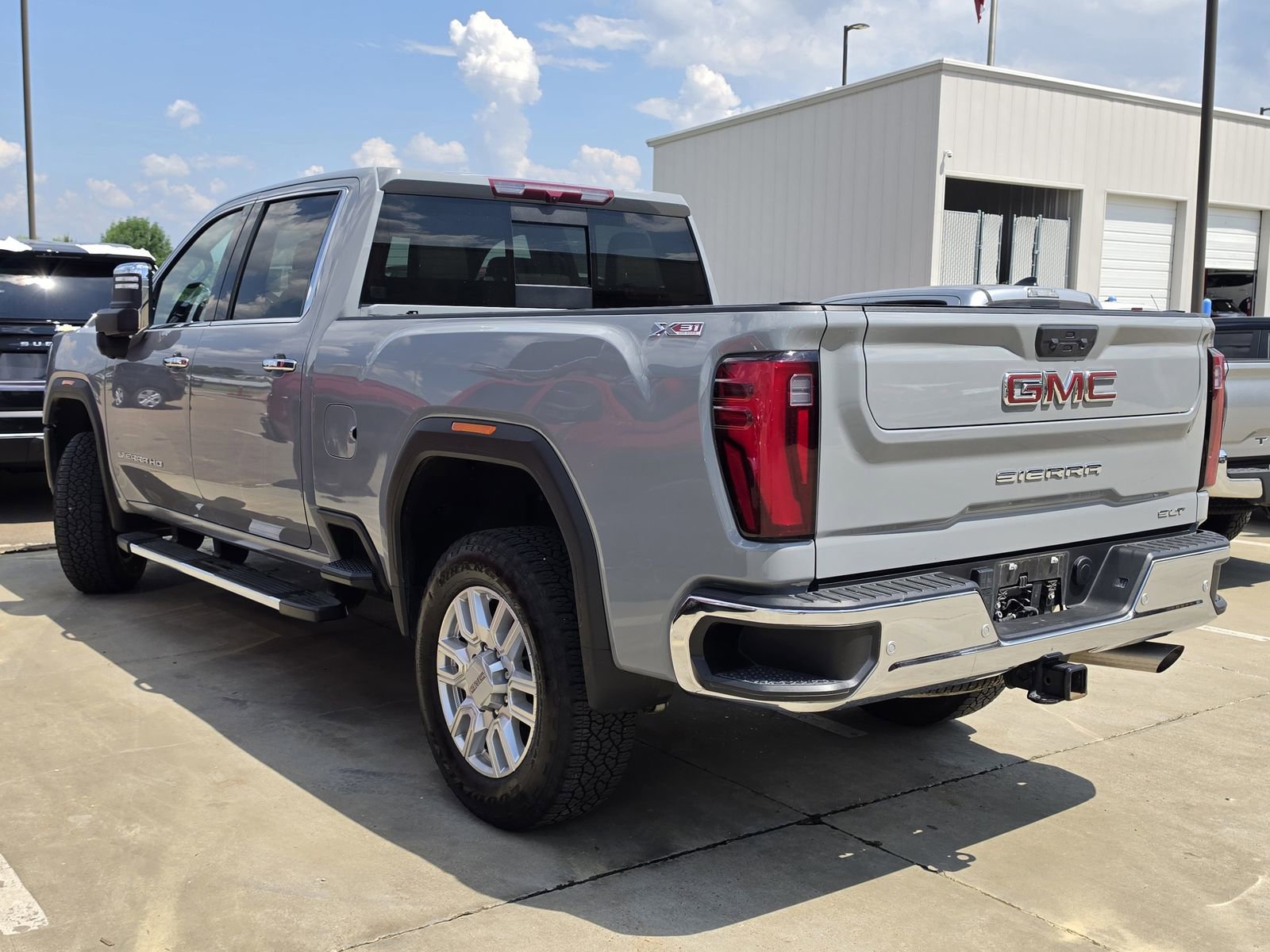 Used 2024 GMC Sierra 2500 SLT w/ SLT Premium Package AWD/4WD image 20