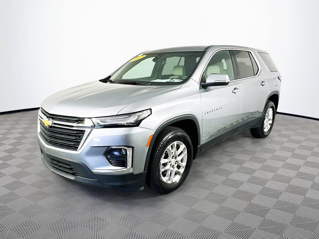 Used 2023 Chevrolet Traverse LS w/ Safety Package FWD image 5